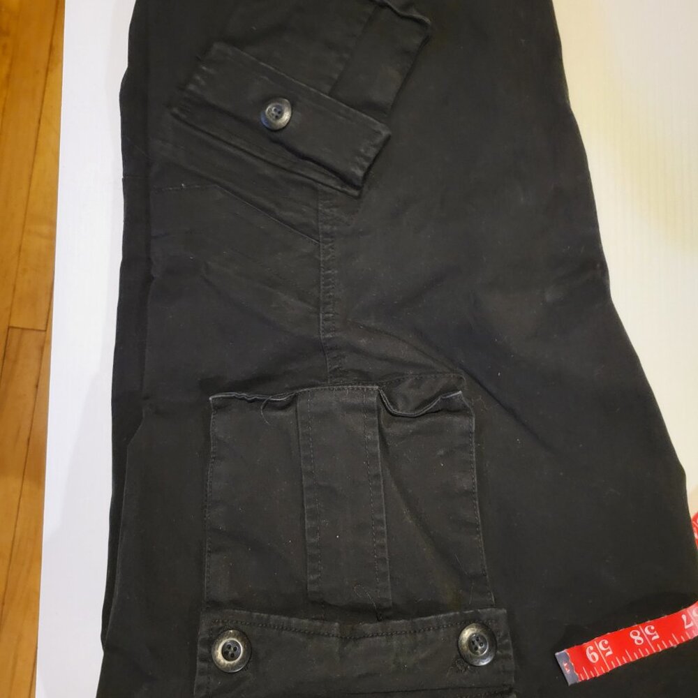 Cargo pants. - Picture 8 of 9